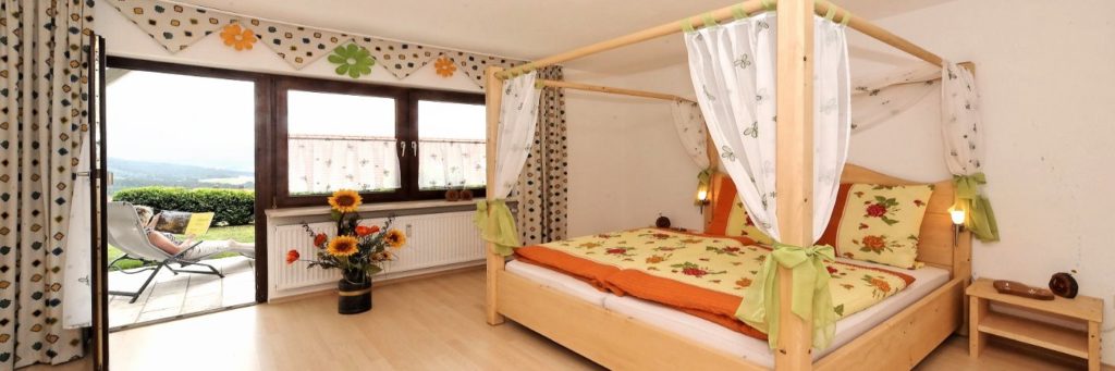 achatz-panorama-ferienhaus-bayerischer-wald-gruppenunterkunft Romantik Himmelbett